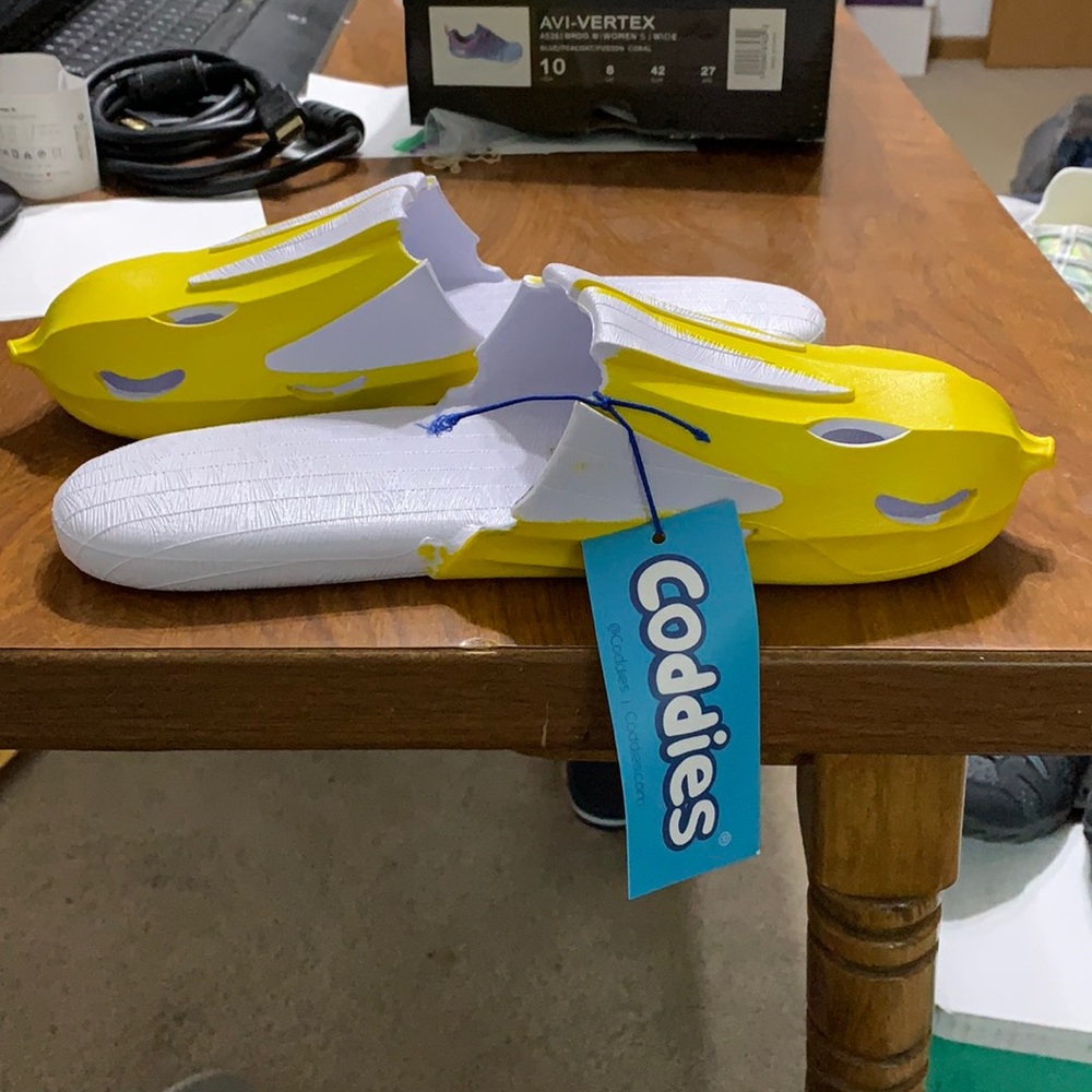 Coddies banana slides size 9-10 women